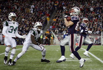 FOXBORO, MA - NOVEMBER 22:  Wes Welker #83 of the New England Patriots catches a punt as Wallace Wright #15 and Marquis Cole #34 of the New York Jets defend on November 22, 2009 at Gillette Stadium in Foxboro, Massachusetts.  (Photo by Elsa/Getty Images)
