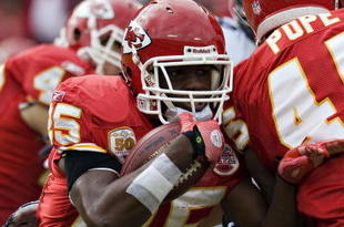 KANSAS CITY, MO - NOVEMBER 22: Running back Jamaal Charles #25 of the Kansas City Chiefs runs back the opening kick off against the Pittsburgh Steelers at Arrowhead Stadium on November 22, 2009 Kansas City, Missouri.  (Photo by Wesley Hitt/Getty Images)