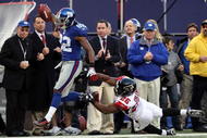 EAST RUTHERFORD, NJ - NOVEMBER 22:  Mario Manningham #82 of the New York Giants runs the ball past Erik Coleman #26 of the Atlanta Falcons after a reception in overtime on November 22, 2009 at Giants Stadium in East Rutherford, New Jersey. The Giants defeated the Falcons 34-31 in overtime.  (Photo by Jim McIsaac/Getty Images)