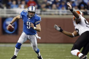 DETROIT, MI - NOVEMBER 22: Matthew Stafford #9 of the Detroit Lions runs with the football against the Cleveland Browns at Ford Field on November 22, 2009 in Detroit, Michigan. The Lions came from behind to defeat the Browns 38-37. (Photo by Joe Robbins/Getty Images)