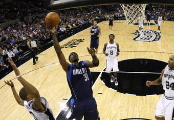 SAN ANTONIO - NOVEMBER 11: Jason Terry #31 of the Dallas Mavericks shoots a layup against George Hill #3 and Richard Jefferson #24 of the San Antonio Spurs during the game at AT&T Center on November 11, 2009 in San Antonio, Texas.  NOTE TO USER: User expressly acknowledges and agrees that, by downloading and or using this photograph, User is consenting to the terms and conditions of the Getty Images License Agreement. (Photo by Ronald Martinez/Getty Images)