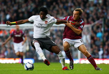 LONDON, ENGLAND - OCTOBER 25:  Alexandre Song of Arsenal  battles for the ball with Mark Noble of West Ham United during the Barclays Premier League match between West Ham United and Arsenal at Boleyn Ground on October 25, 2009 in London, England.  (Photo by Clive Rose/Getty Images)