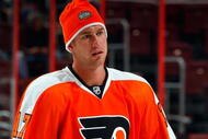 PHILADELPHIA - OCTOBER 22:  Jeff Carter #17 of the Philadelphia Flyers warms up before playing the Boston Bruins on October 22, 2009 at Wachovia Center in Philadelphia, Pennsylvania.  (Photo by Jim McIsaac/Getty Images)
