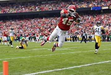 KANSAS CITY, MO - NOVEMBER 22: TIght end Leonard Pope #45 of the Kansas City Chiefs dives into the end zone for a touchdown against the Pittsburgh Steelers at Arrowhead Stadium on November 22, 2009 in Kansas City, Missouri.  The Chiefs defeated the Steelers 27-24.  (Photo by Wesley Hitt/Getty Images)