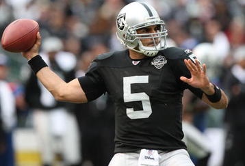 OAKLAND, CA - NOVEMBER 22:  Bruce Gradkowski #5 of the Oakland Raiders passes agaisnt the Cincinnati Bengals during an NFL game at Oakland-Alameda County Coliseum on November 22, 2009 in Oakland, California.  (Photo by Jed Jacobsohn/Getty Images)
