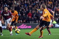 HULL, ENGLAND - NOVEMBER 21:  Jimmy Bullard of Hull successfully takes a penalty to score his team's third goal during the Barclays Premier League match between Hull City and West Ham United at the KC Stadium on November 21, 2009 in Hull, England.  (Photo by Hamish Blair/Getty Images)