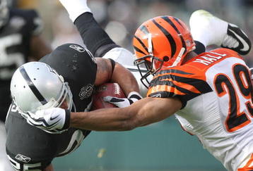 OAKLAND, CA - NOVEMBER 22:  Justin Fargas #25 of the Oakland Raiders runs against Leon Hall #29 of the Cincinnati Bengals during an NFL game at Oakland-Alameda County Coliseum on November 22, 2009 in Oakland, California.  (Photo by Jed Jacobsohn/Getty Images)