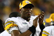 TAMPA, FL - FEBRUARY 01:  Quarterback Dennis Dixon #2 of the Pittsburgh Steelers reacts against the Arizona Cardinals during Super Bowl XLIII on February 1, 2009 at Raymond James Stadium in Tampa, Florida.  (Photo by Chris McGrath/Getty Images)