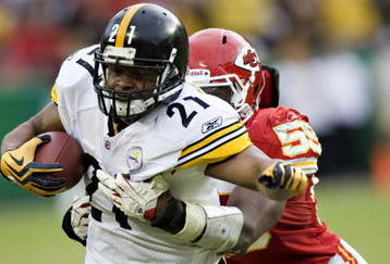 KANSAS CITY, MO - NOVEMBER 22: Running back Mewelde Moore #21 of the Pittsburgh Steelers is tackled by linebacker Jovan Belcher #59 of the Kansas City Chiefs at Arrowhead Stadium on November 22, 2009 in Kansas City, Missouri.  The Chiefs defeated the Steelers 27-24.  (Photo by Wesley Hitt/Getty Images)