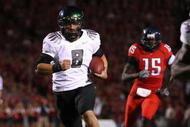 TUCSON, AZ - NOVEMBER 21:  Quarterback Jeremiah Masoli #8 of the Oregon Ducks carries the ball on a first quarter rushing touchdown against the Arizona Wildcats during the college football game at Arizona Stadium on November 21, 2009 in Tucson, Arizona.  (Photo by Christian Petersen/Getty Images)
