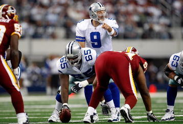 ARLINGTON, TX - NOVEMBER 22:  Quarterback Tony Romo #9 of the Dallas Cowboys at Cowboys Stadium on November 22, 2009 in Arlington, Texas.  (Photo by Ronald Martinez/Getty Images)