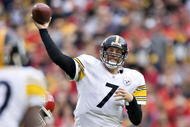 KANSAS CITY, MO - NOVEMBER 22: Quarterback Ben Roethlisberger #7 of the Pittsburgh Steelers throws a pass against the Kansas City Chiefs at Arrowhead Stadium on November 22, 2009 in Kansas City, Missouri.  The Chiefs defeated the Steelers 27-24.  (Photo by Wesley Hitt/Getty Images)