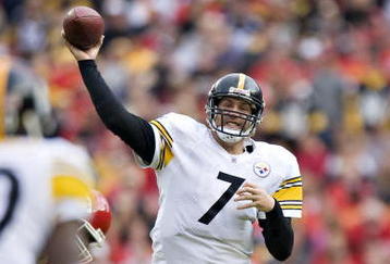 KANSAS CITY, MO - NOVEMBER 22: Quarterback Ben Roethlisberger #7 of the Pittsburgh Steelers throws a pass against the Kansas City Chiefs at Arrowhead Stadium on November 22, 2009 in Kansas City, Missouri.  The Chiefs defeated the Steelers 27-24.  (Photo by Wesley Hitt/Getty Images)
