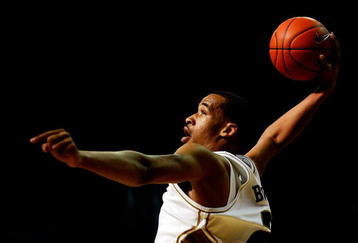 COLUMBIA, MO - FEBRUARY 14:  Laurence Bowers #21 of the Missouri Tigers dunks during the game against  the Nebraska Cornhuskers on February 14, 2009 at Mizzou Arena in Columbia, Missouri.  (Photo by Jamie Squire/Getty Images)