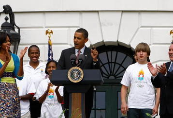 WASHINGTON - SEPTEMBER 16:  U.S. President Barack Obama (C) speaks during an event on the South Lawn of the White House promoting the city of Chicago�s bid for the 2016 Summer Olympics with Chicago Mayor Richard Daley (R) and first lady Michelle Obama September 16, 2009 in Washington, DC. Obama and Daley joined members of the USOC, and representatives from the Chicago2016 group during the event.  (Photo by Win McNamee/Getty Images)