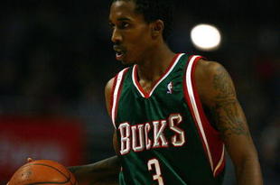 CHICAGO - NOVEMBER 03: Brandon Jennings #3 of the Milwaukee Bucks brings the ball upcourt against the Chicago Bulls at the United Center on November 3, 2009 in Chicago, Illinois. The Bulls defeated the Bucks 83-81. (Photo by Jonathan Daniel/Getty Images)