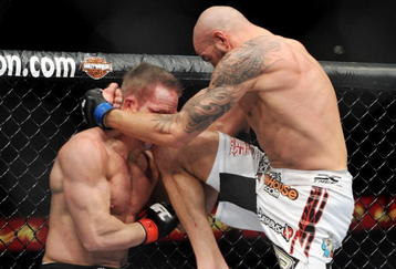 LAS VEGAS - NOVEMBER 21: Ben Saunders (R) battles Marcus Davis (L) during their Welterweight Fight at the UFC 106 at Mandalay Bay Events Center on November 21, 2009 in Las Vegas, Nevada. (Photo by Jon Kopaloff/Getty Images)