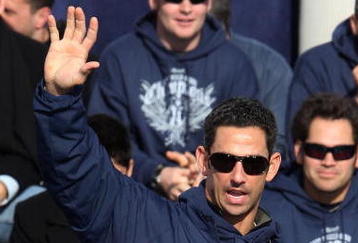 NEW YORK - NOVEMBER 06:  Jorge Posada #20 of the New York Yankees waves to the crowd after accepting his key to the city at the New York Yankees World Series Victory Celebration at City Hall on November 6, 2009 in New York, New York.  (Photo by Jim McIsaac/Getty Images)