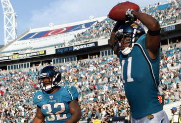 JACKSONVILLE, FL - NOVEMBER 22:  Reciever Mike Sims-Walker #11 and Maurice Jones Drew #32 of the Jacksonville Jaguars celebrate a touchdown against the Buffalo Bills at Jacksonville Municipal Stadium on November 22, 2009 in Jacksonville, Florida.  (Photo by Marc Serota/Getty Images)