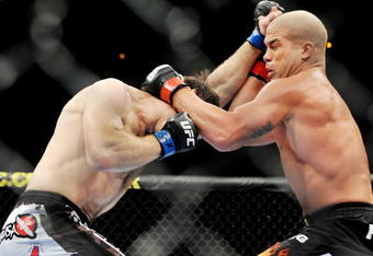 LAS VEGAS - NOVEMBER 21: Tito Ortiz (R) battles Forrest Griffin (L) during their Light Heavyweight Fight at the UFC 106 at Mandalay Bay Events Center on November 21, 2009 in Las Vegas, Nevada. (Photo by Jon Kopaloff/Getty Images)