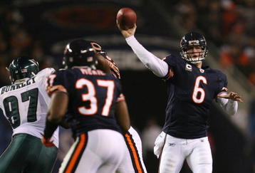CHICAGO - NOVEMBER 22: Jay Cutler #6 of the Chicago Bears throws a pass against the Philadelphia Eagles at Soldier Field on November 22, 2009 in Chicago, Illinois.  (Photo by Jonathan Daniel/Getty Images)
