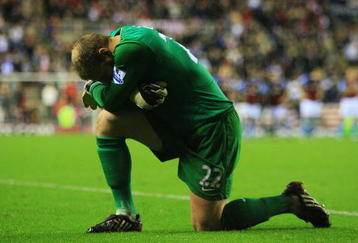 SUNDERLAND, ENGLAND - OCTOBER 27:  Brad Guzan of Aston Villa composes himself during the penalty shoot out during the Carling Cup 4th Round match between Sunderland and Aston Villa at the Stadium of Light on October 27, 2009 in Sunderland, England.  (Photo by Matthew Lewis/Getty Images)
