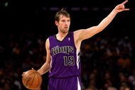 LOS ANGELES, CA - DECEMBER 12:  Beno Udrih #19 of the Sacramento Kings sets up the offense against the Los Angeles Lakers on December 12, 2008 at Staples Center in Los Angeles, California.  The Lakers won 112-103.   NOTE TO USER: User expressly acknowledges and agrees that, by downloading and/or using this Photograph, user is consenting to the terms and conditions of the Getty Images License Agreement.  (Photo by Stephen Dunn/Getty Images)