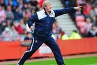 SUNDERLAND, ENGLAND - OCTOBER 17:  Sunderland manager Steve Bruce urges his players on during the Barclays Premier League match between Sunderland and  Liverpool at the Stadium of Light on October 17, 2009 in Sunderland, England.  (Photo by Mike Hewitt/Getty Images)