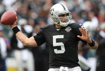 OAKLAND, CA - NOVEMBER 22:  Bruce Gradkowski #5 of the Oakland Raiders passes agaisnt the Cincinnati Bengals during an NFL game at Oakland-Alameda County Coliseum on November 22, 2009 in Oakland, California.  (Photo by Jed Jacobsohn/Getty Images)