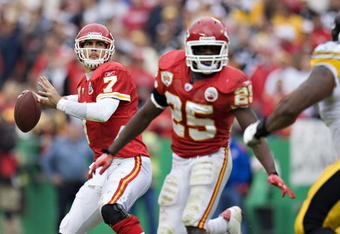 KANSAS CITY, MO - NOVEMBER 22: Quarterback Matt Cassel #7 of the Kansas City Chiefs throws a pass against the Pittsburgh Steelers at Arrowhead Stadium on November 22, 2009 in Kansas City, Missouri.  The Chiefs defeated the Steelers 27-24.  (Photo by Wesley Hitt/Getty Images)