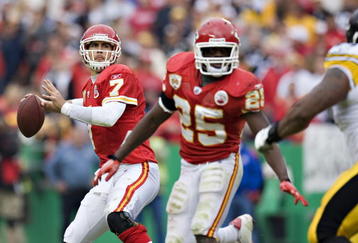 KANSAS CITY, MO - NOVEMBER 22: Quarterback Matt Cassel #7 of the Kansas City Chiefs throws a pass against the Pittsburgh Steelers at Arrowhead Stadium on November 22, 2009 in Kansas City, Missouri.  The Chiefs defeated the Steelers 27-24.  (Photo by Wesley Hitt/Getty Images)
