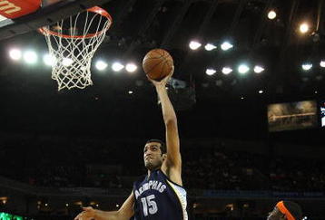 OAKLAND, CA - MARCH 30:  Hamed Haddadi #15 of the Memphis Grizzlies shoots against the Golden State Warriors during an NBA game on March 30, 2009 at Oracle Arena in Oakland, California. NOTE TO USER: User expressly acknowledges and agrees that, by downloading and or using this photograph, User is consenting to the terms and conditions of the Getty Images License Agreement.  (Photo by Jed Jacobsohn/Getty Images)