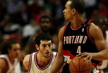 CHICAGO - JANUARY 12: Kirk Hinrich #12 of the Chicago Bulls defends against Jerryd Bayless #4 of the Portland Trail Blazers on January 12, 2009 at the United Center in Chicago, Illinois. The Trail  Blazers defeated the Bulls 109-95. NOTE TO USER: User expressly acknowledges and agreees that, by downloading and/or using this Photograph, User is consenting to the terms and conditions of the Getty Images License Agreement. (Photo by Jonathan Daniel/Getty Images)