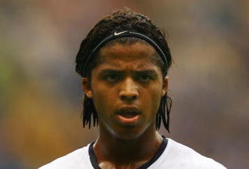 LONDON - AUGUST 31:  Giovani Dos Santos of Tottenham Hotspur in action during the Barclays Premier League match between Chelsea and Tottenham Hotspur at Stamford Bridge on August 31, 2008 in London, England.  (Photo by Ian Walton/Getty Images)