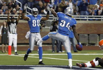 DETROIT, MI - NOVEMBER 22: Kevin Smith #34 of the Detroit Lions celebrates after catching a touchdown pass against the Cleveland Browns at Ford Field on November 22, 2009 in Detroit, Michigan. The Lions came from behind to defeat the Browns 38-37. (Photo by Joe Robbins/Getty Images)