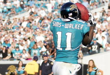 JACKSONVILLE, FL - NOVEMBER 22:  Reciever Mike Sims-Walker #11 of the Jacksonville Jaguars catches a touchdown against the Buffalo Bills at Jacksonville Municipal Stadium on November 22, 2009 in Jacksonville, Florida.  Jacksonville defeated Buffalo 18-15.  (Photo by Marc Serota/Getty Images)