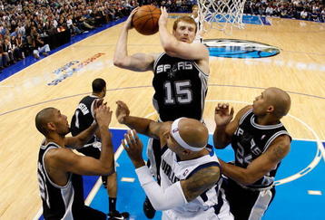 DALLAS - NOVEMBER 18:  Forward Matt Bonner #15 of the San Antonio Spurs grabs a rebound against the Dallas Mavericks on November 18, 2009 at American Airlines Center in Dallas, Texas.  NOTE TO USER: User expressly acknowledges and agrees that, by downloading and/or using this Photograph, user is consenting to the terms and conditions of the Getty Images License Agreement.  (Photo by Ronald Martinez/Getty Images)