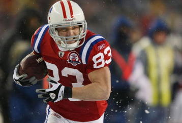 FOXBORO, MA - OCTOBER 18:  Wes Welker #83 of the New England Patriots carries the ball in for a touchdown in the second quarter against the Tennessee Titans on October 18, 2009 at Gillette Stadium in Foxboro, Massachusetts.  (Photo by Elsa/Getty Images)