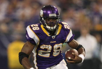 MINNEAPOLIS - NOVEMBER 22:  Adrian Peterson #28 of the Minnesota Vikings rushes against the Seattle Seahawks at Hubert H. Humphrey Metrodome on November 22, 2009 in Minneapolis, Minnesota.  (Photo by Nick Laham/Getty Images)