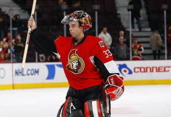 OTTAWA, ON - NOVEMBER 17:  Pascal Leclaire #33 of the Ottawa Senators acknowledges the crowd after being named the games first star against the Toronto Maple Leafs at Scotiabank Place on November 17, 2009 in Ottawa, Canada. (Photo by Phillip MacCallum/Getty Images)