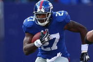 EAST RUTHERFORD, NJ - NOVEMBER 22: Brandon Jacobs #27 of the New York Giants makes a break against the San Diego Chargers on November 8, 2009 at Giants Stadium in East Rutherford, New Jersey. (Photo by Chris McGrath/Getty Images)