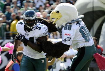 PHILADELPHIA - OCTOBER 11:  Jeremiah Trotter #54 of the Philadelphia Eagles runs on the field against the Tampa Bay Buccaneers at Lincoln Financial Field on October 11, 2009 in Philadelphia, Pennsylvania.  (Photo by Jeff Zelevansky/Getty Images)