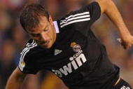 VALENCIA, SPAIN - MAY 09: Rafael Van Der Vaart (L) of Real Madrid in action with Michel of Valencia during the La Liga match between Valencia and Real Madrid at the Mestalla stadium on May 9, 2009 in Valencia, Spain.  (Photo by Denis Doyle/Getty Images)