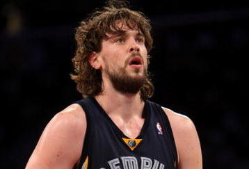 LOS ANGELES, CA - APRIL 12:  Marc Gasol #33 of the Memphis Grizzlies shoots a foul shot against the Los Angeles Lakers on April 12, 2009 at Staples Center in Los Angeles, California.   NOTE TO USER: User expressly acknowledges and agrees that, by downloading and/or using this Photograph, user is consenting to the terms and conditions of the Getty Images License Agreement.  (Photo by Stephen Dunn/Getty Images)