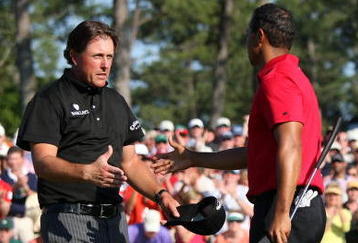 AUGUSTA, GA - APRIL 12:  Phil Mickelson shakes hands with Tiger Woods on the 18th green during the final round of the 2009 Masters Tournament at Augusta National Golf Club on April 12, 2009 in Augusta, Georgia.  (Photo by Andrew Redington/Getty Images)