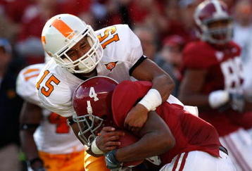 TUSCALOOSA, AL - OCTOBER 24:  Marquis Maze #4 of the Alabama Crimson Tide pulls in this reception against Janzen Jackson #15 of the Tennessee Volunteers at Bryant-Denny Stadium on October 24, 2009 in Tuscaloosa, Alabama.  (Photo by Kevin C. Cox/Getty Images)