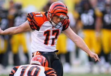 PITTSBURGH - NOVEMBER 15:  Place kicker Shayne Graham #17 of the Cincinnati Bengals attempts a field goal during their game against the Pittsburgh Steelers at Heinz Field on November 15, 2009 in Pittsburgh, Pennsylvania. The Bengals defeated the Steelers 18-12. (Photo by Rick Stewart/Getty Images)