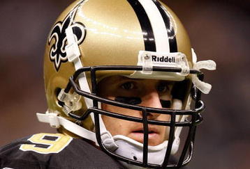 NEW ORLEANS - NOVEMBER 08:  Quarterback Drew Brees #9 of the New Orleans Saints at Louisiana Superdome on November 8, 2009 in New Orleans, Louisiana.  (Photo by Ronald Martinez/Getty Images)