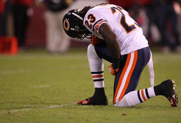 SAN FRANCISCO - NOVEMBER 12:  Devin Hester #23 of the Chicago Bears looks down prior to a kick return against the San Francisco 49ers at Candlestick Park on November 12, 2009 in San Francisco, California. The 49ers won 10-6.  (Photo by Jed Jacobsohn/Getty Images)