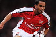 LONDON, ENGLAND - NOVEMBER 24:  Theo Walcott of Arsenal in action during the UEFA Champions League group H match between Arsenal and Standard Liege at Emirates Stadium on November 24, 2009 in London, England.  (Photo by Shaun Botterill/Getty Images)